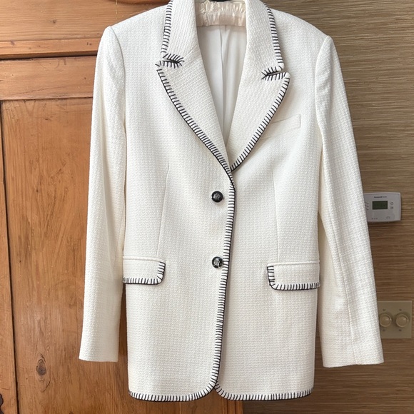 Elie Tahari Jackets & Blazers - Elie Tahari Cream Blazer with Black Stitching